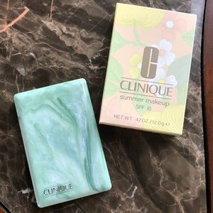 Clinique Summer Makeup SPF 10 in Ecru 04